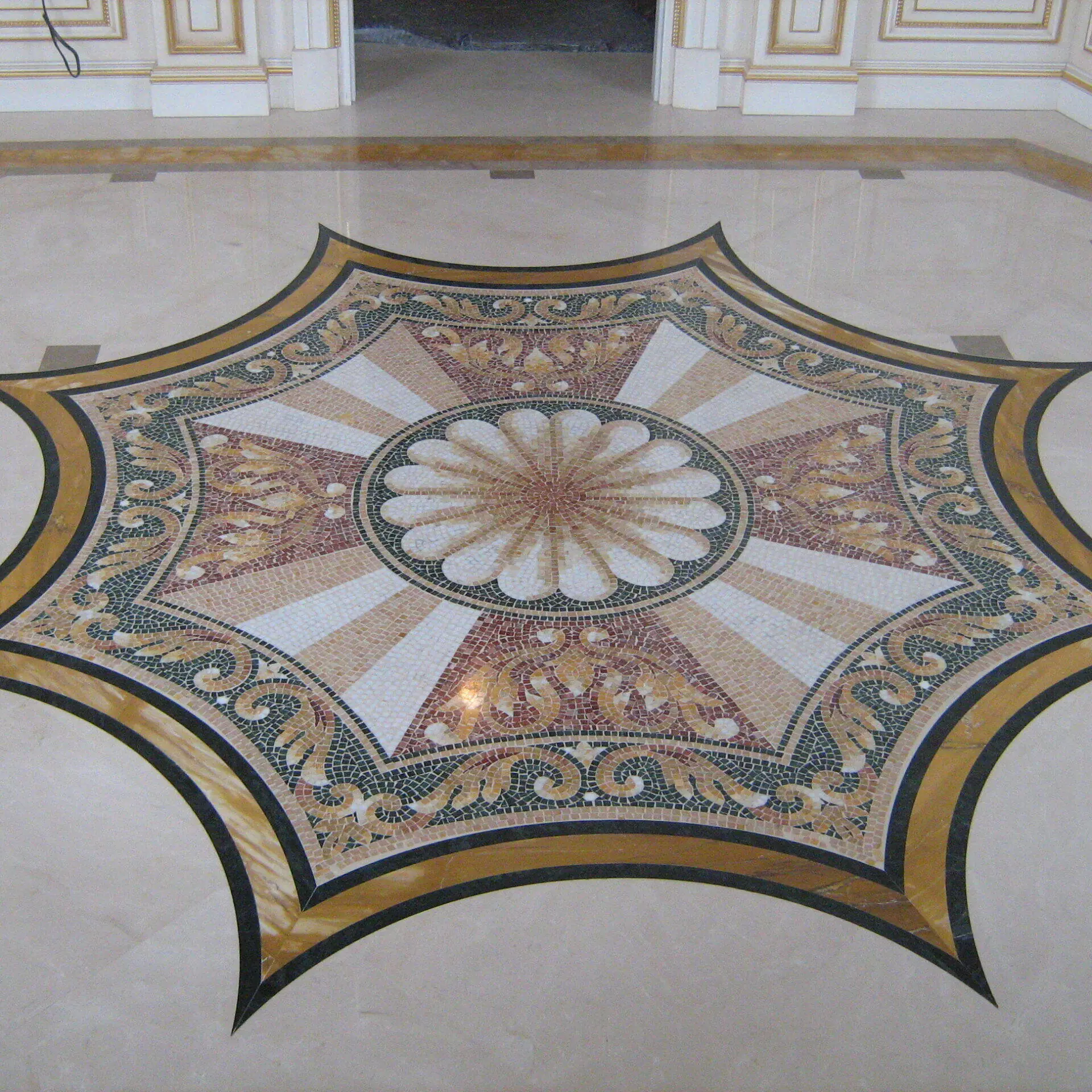 Luxury Medallion in Star Design with Custom Mosaic
